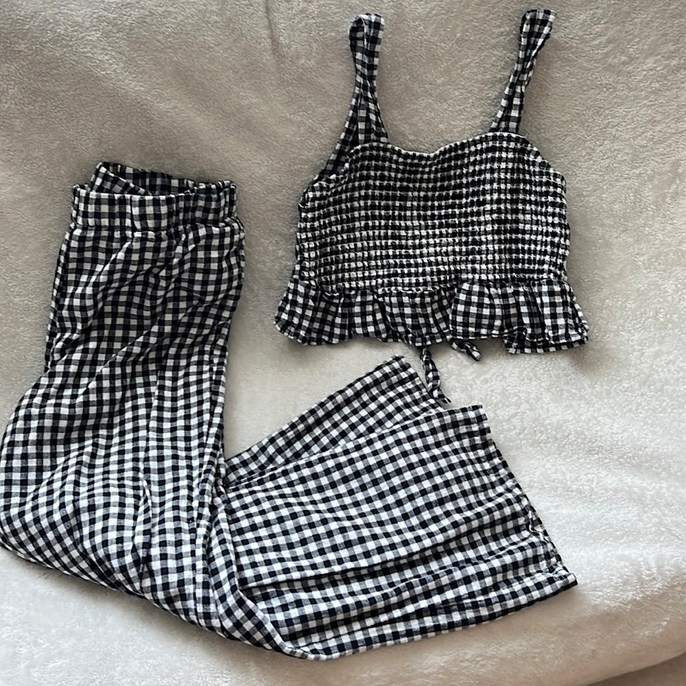 Matching Set. American Eagle. Small top & medium bottom.